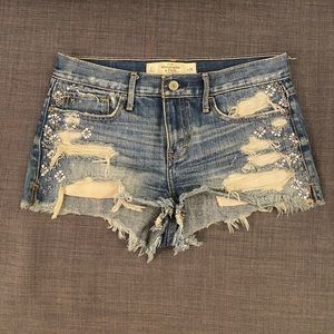 Abercrombie & Fitch - embellished denim shorts